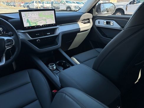 New 2026 Ford Explorer Active w/ Active Comfort Package image 30
