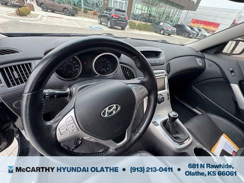 Used 2010 Hyundai Genesis 3.8 RWD image 4