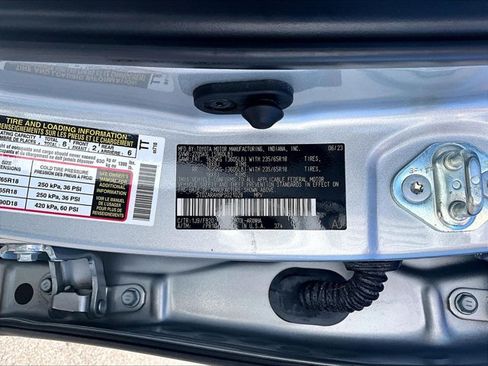 Used 2023 Toyota Highlander LE FWD image 30