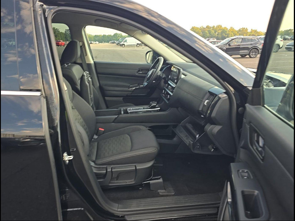 Certified 2025 Nissan Pathfinder SV FWD image 39