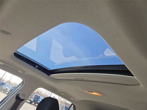 Used 2025 Hyundai Venue SEL image 27