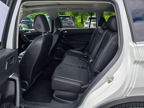 Used 2021 Volkswagen Tiguan SE AWD/4WD image 17