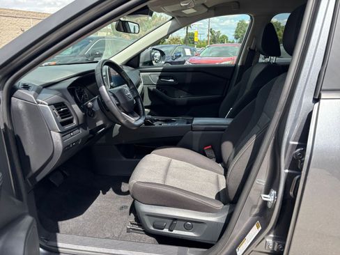Used 2025 Nissan Rogue SV FWD image 29