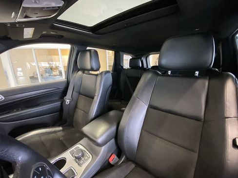 Used 2020 Jeep Grand Cherokee Laredo w/ Quick Order Package 2BN North image 14