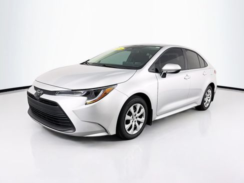Used 2026 Toyota Corolla LE FWD image 3