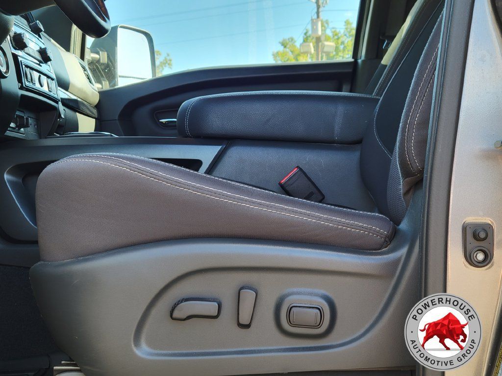 Used 2024 Nissan Titan SV w/ SV Convenience Package RWD image 24