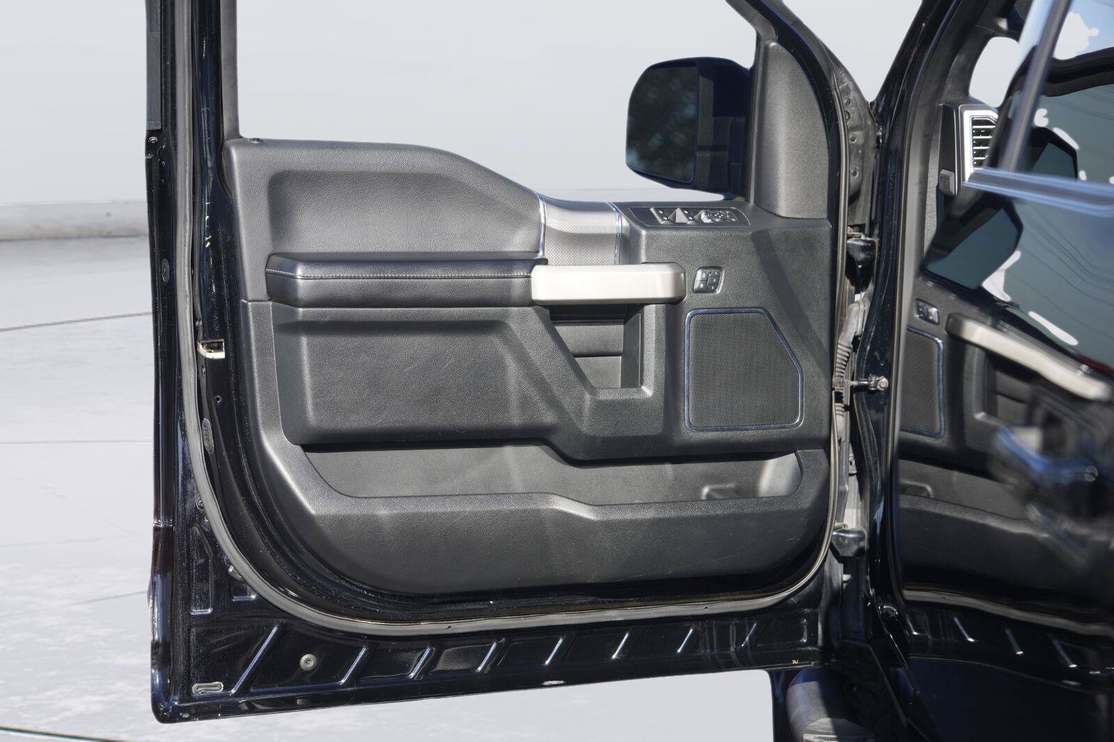 Used 2016 Ford F150 Lariat RWD image 31