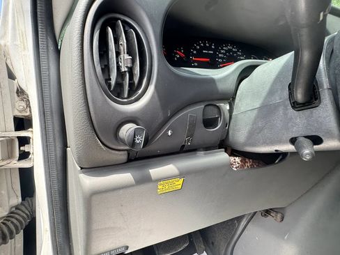 Used 2006 Ford E-350 and Econoline 350 Super Duty RWD image 15