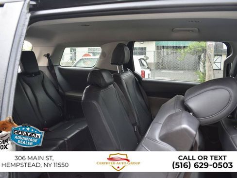 Used 2025 Kia Carnival FWD image 31