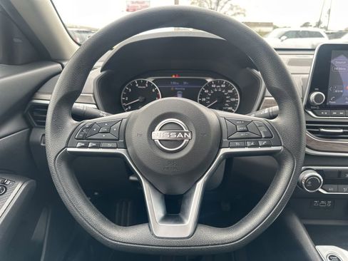 Used 2025 Nissan Altima 2.5 SV image 23