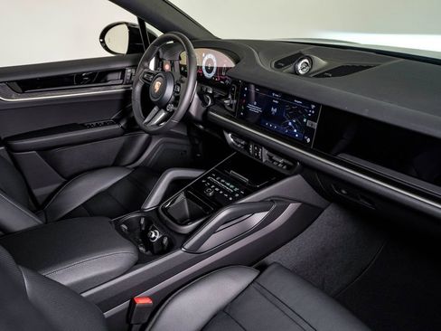 New 2026 Porsche Cayenne Coupe image 14