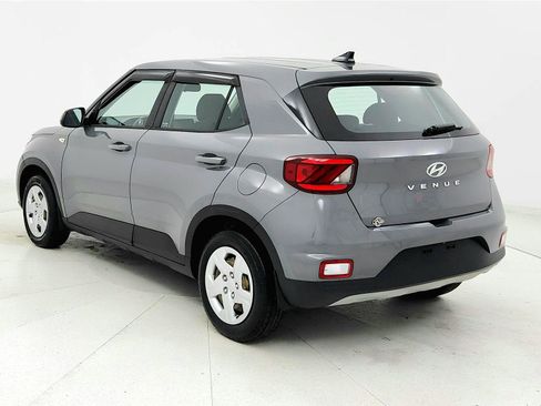 Used 2020 Hyundai Venue SE FWD image 3