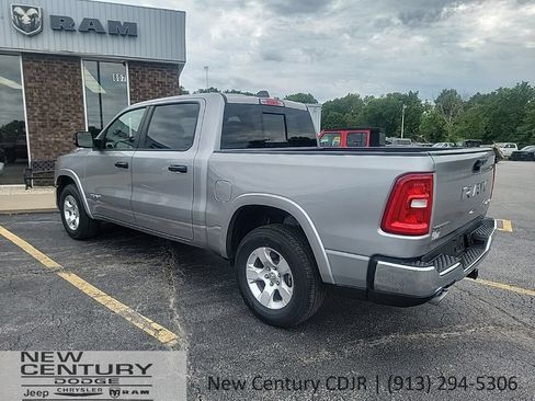 Used 2025 RAM 1500 Big Horn AWD/4WD image 3