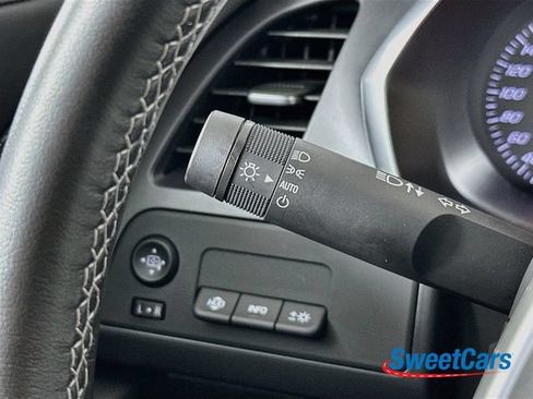 Used 2015 Chevrolet Corvette Z06 w/ 3LZ Preferred Equipment Group RWD image 16
