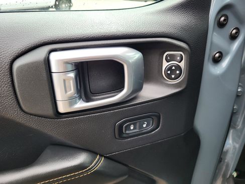 Used 2024 Jeep Wrangler Unlimited Sahara AWD/4WD image 16