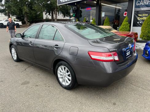 Used 2011 Toyota Camry XLE w/ SE/XLE Extra-Value Pkg FWD image 3