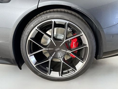 New 2026 Audi RS e-tron GT performance image 32