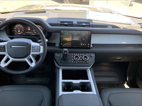 New 2025 Land Rover Defender 110 X-Dynamic SE image 5