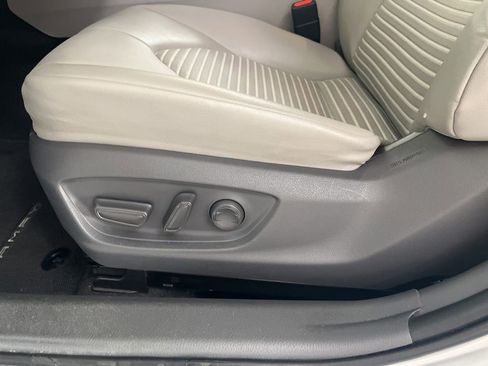 Used 2019 Toyota Camry SE w/ Carpet Mat Package FWD image 50