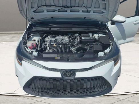 Used 2021 Toyota Corolla LE image 6