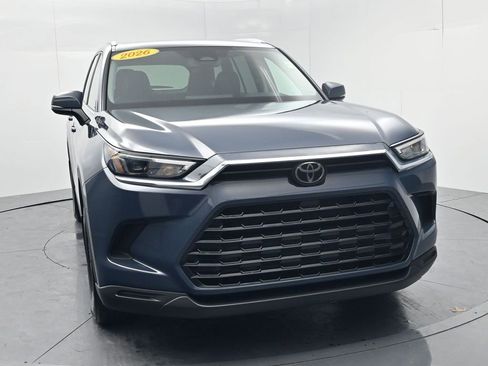 Used 2026 Toyota Grand Highlander XLE image 2