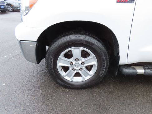 Used 2013 Toyota Tundra 4x4 Double Cab Long Bed w/ Convenience Pkg image 14