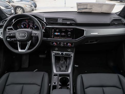 New 2025 Audi Q3 2.0T Premium image 16
