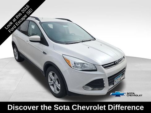 Used 2016 Ford Escape SE w/ Equipment Group 201A image 1