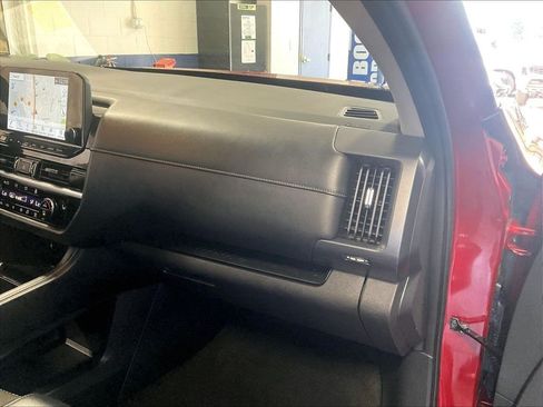 Used 2023 Nissan Pathfinder SL w/ SL Premium Package AWD/4WD image 13