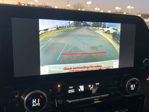 Used 2024 Toyota Highlander Limited image 28