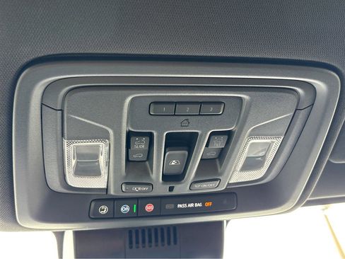 Used 2025 Chevrolet Silverado 2500 High Country w/ Technology Package AWD/4WD image 30