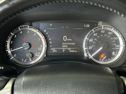 Used 2024 Toyota Highlander LE AWD/4WD image 23