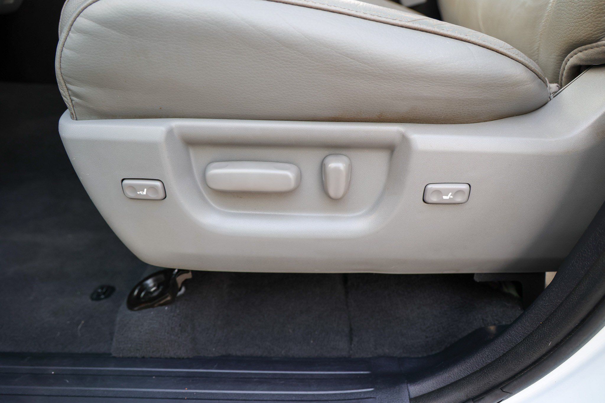 Used 2020 Toyota Sequoia Limited w/ Safety & Convenience Package AWD/4WD image 31
