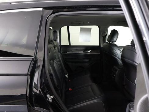 Used 2023 Jeep Grand Cherokee Limited AWD/4WD image 33