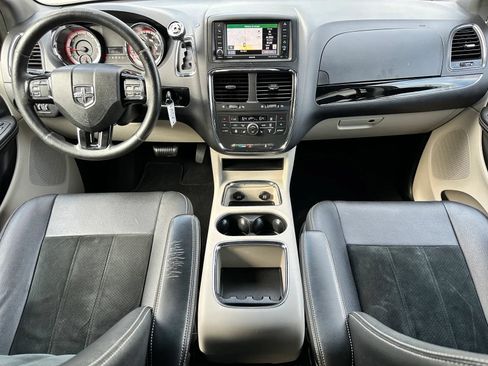 Used 2016 Dodge Grand Caravan SXT FWD image 24