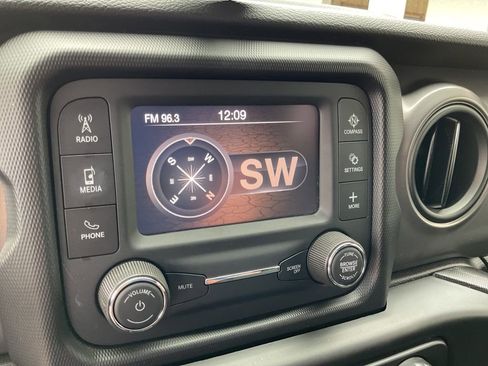 Used 2021 Jeep Wrangler Unlimited Sport image 23