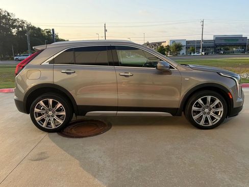 Used 2022 Cadillac XT4 Premium Luxury w/ Enhanced Visibility Package FWD image 7