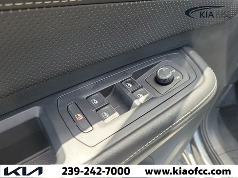 Used 2025 Volkswagen Atlas SE FWD image 23