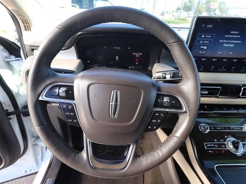 Used 2022 Lincoln Nautilus FWD w/ Premium Package image 16