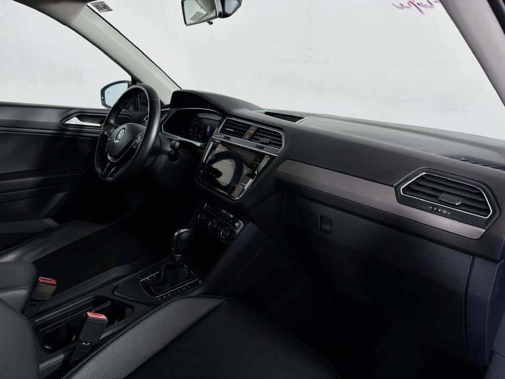 Used 2019 Volkswagen Tiguan SEL FWD image 29