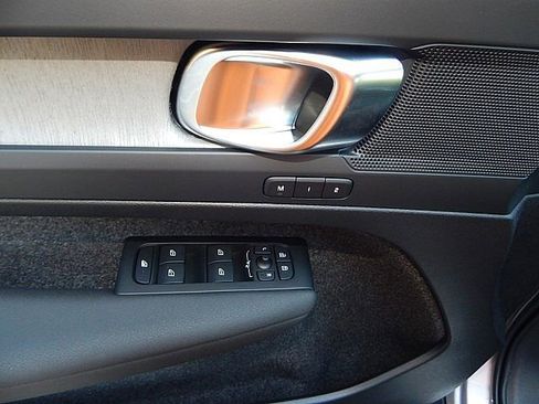 New 2026 Volvo XC40 B5 Plus w/ Protection Package Premier image 15