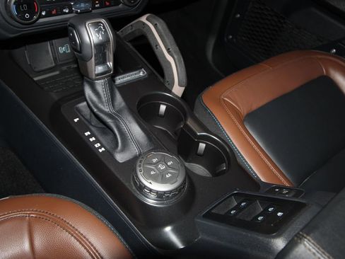 Used 2024 Ford Bronco Outer Banks w/ Sasquatch Package image 17