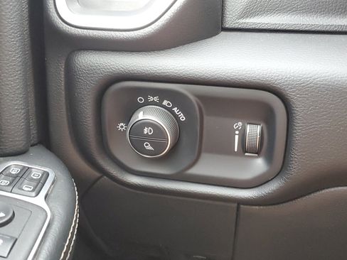 Used 2024 RAM 2500 Big Horn w/ Safety Group image 12