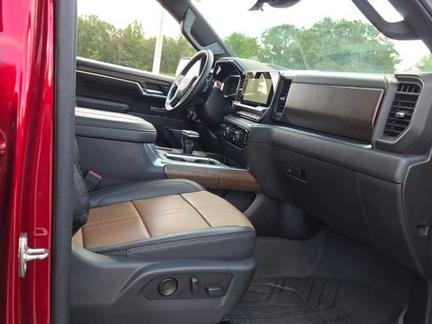 Used 2023 Chevrolet Silverado 1500 High Country w/ High Country Premium Package AWD/4WD image 14