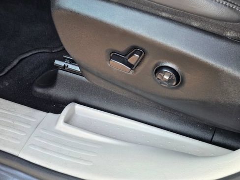 Used 2023 Chrysler Pacifica Touring-L FWD image 21
