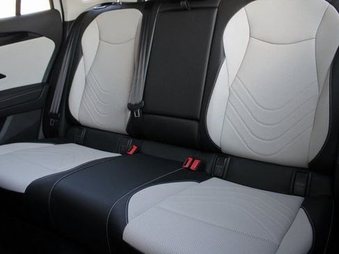 New 2025 Volkswagen Tiguan SE FWD image 7