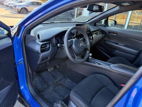 Used 2019 Toyota C-HR LE FWD image 10