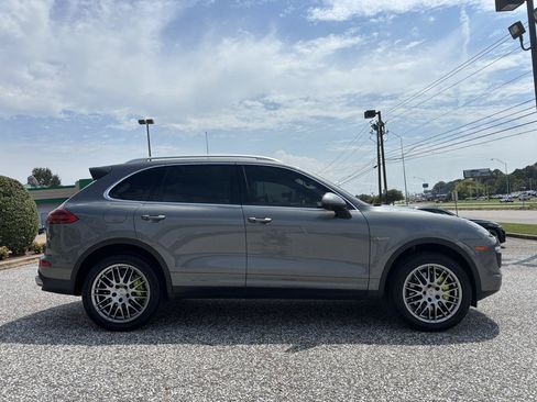 Used 2018 Porsche Cayenne S w/ Premium Package Plus AWD/4WD image 6