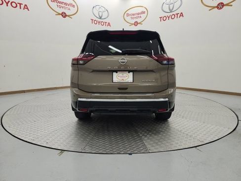Used 2024 Nissan Rogue Platinum FWD image 4