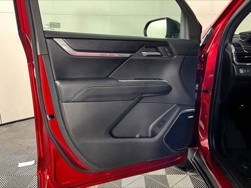 Used 2025 GMC Acadia Elevation w/ LPO, Floor Liner Package image 39